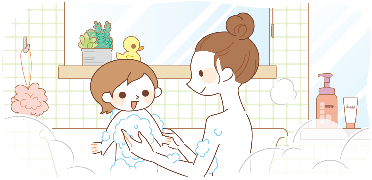 子どもの体を手のひらで優しく洗うお母さん