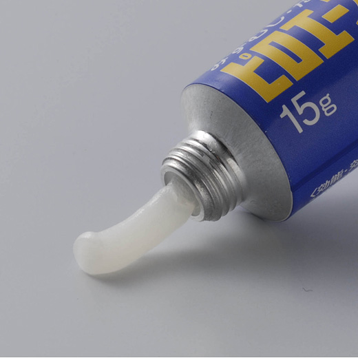 写真:ピロエースW軟膏の剤形・形状