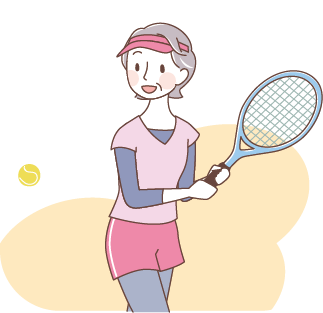 元気に楽しそうにテニスをしている初老の女性
