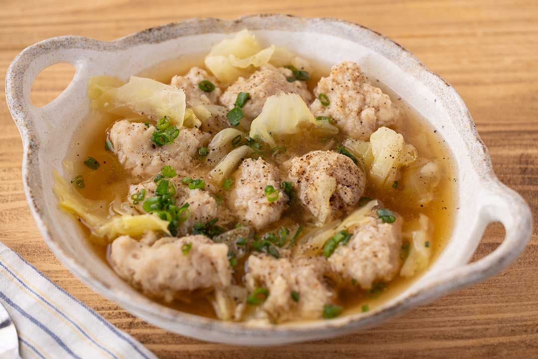 「【胃腸の働きを回復】レンジで肉団子キャベツスープ」の写真