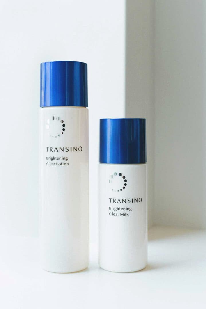 トランシーノ薬用ブライトニングクリアローション（左）／トランシーノ薬用ブライトニングクリアミルク（右）の製品画像