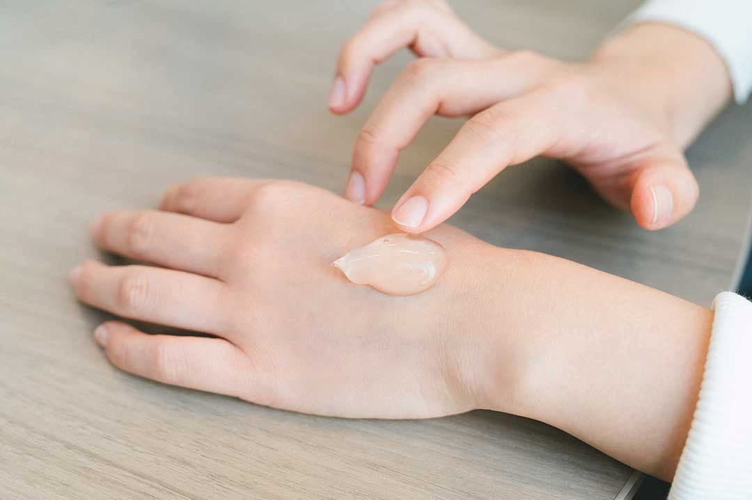 クレンジングと洗顔機能の2in1で、軽いメイクも落とせる「トランシーノ薬用クリアジェルウォッシュ」