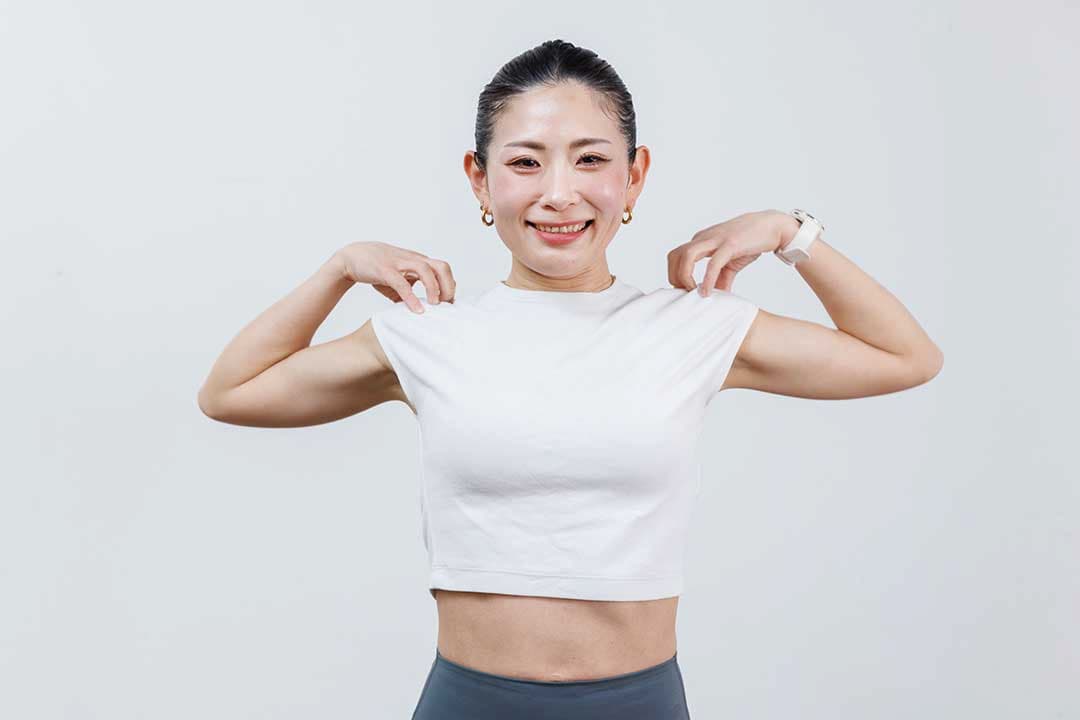 からだを動かす際には怪我を防ぐため、肩や股関節をまわしてウォーミングアップを