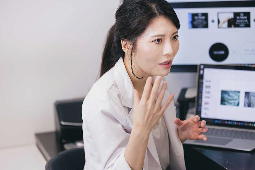 毎日のヘアスタイリングで気をつけるポイントについて話す勇先生