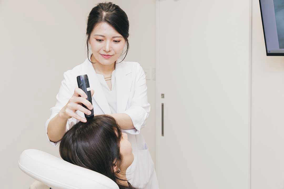 頭皮環境の良し悪しは自己判断が難しいので、少しでも普段との違いを感じたら皮膚科などの医療機関を受診するのがおすすめ