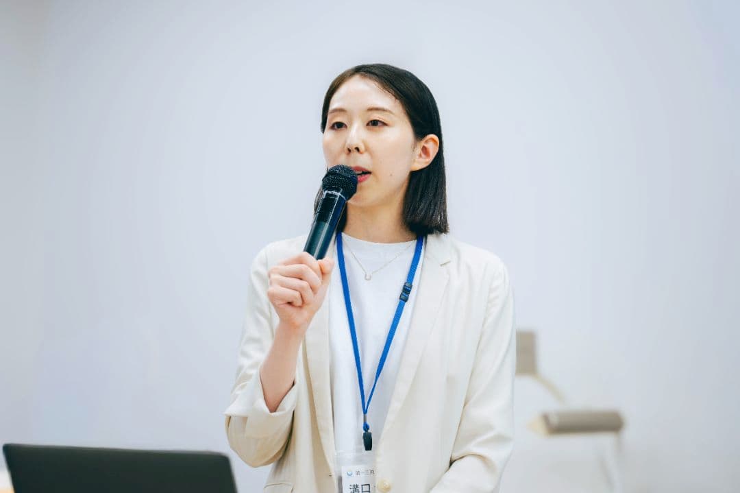 登壇する溝口紫苑さんの様子
