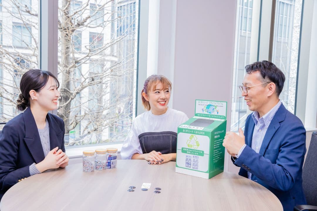 談笑する中村さん、SAYAさん、岩城さん