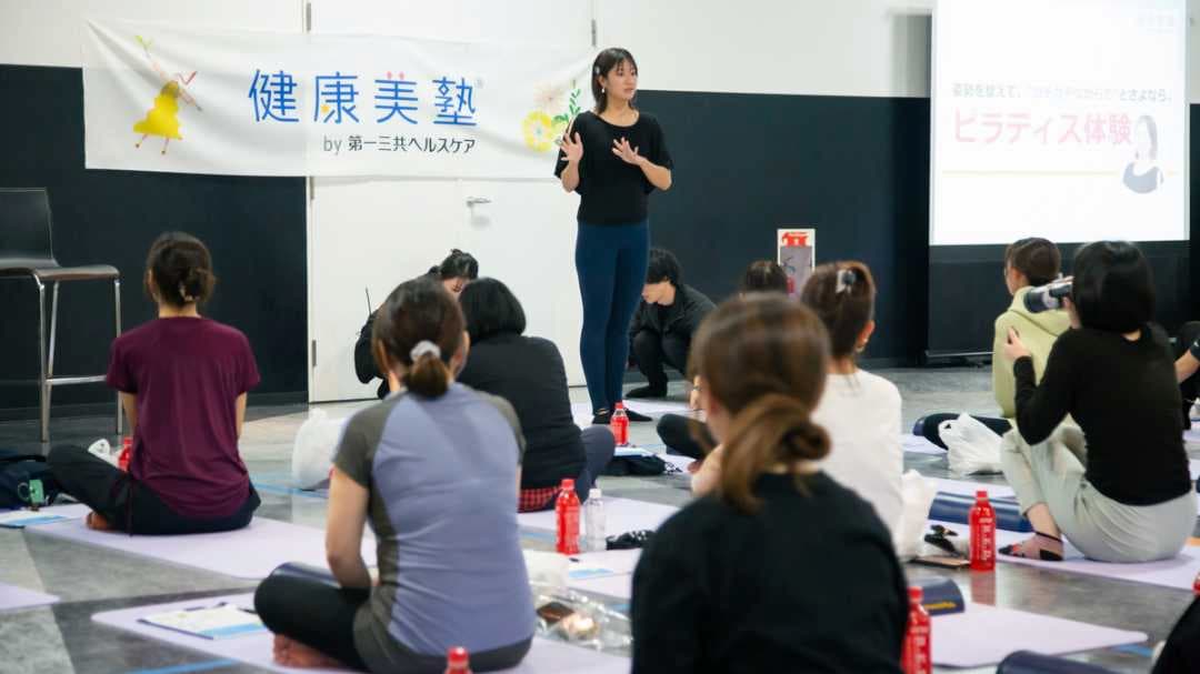 登壇するYukinaさん