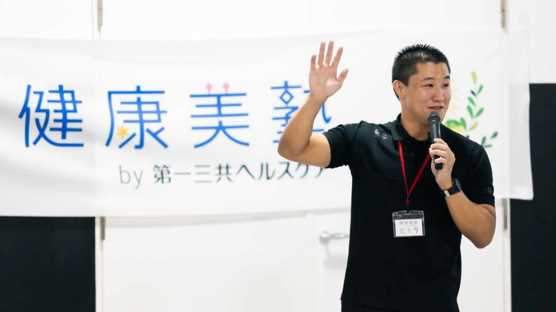 登壇する戸栗旭一さん