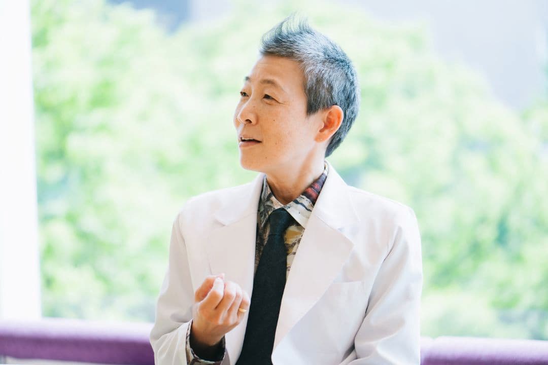 お話をする高尾先生の様子