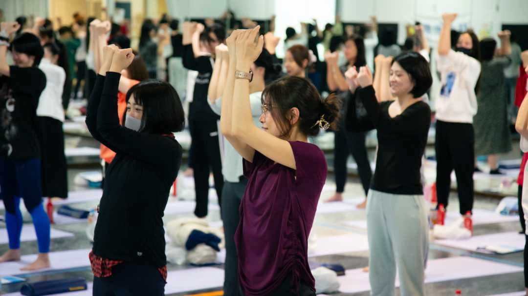 実践する参加者たち