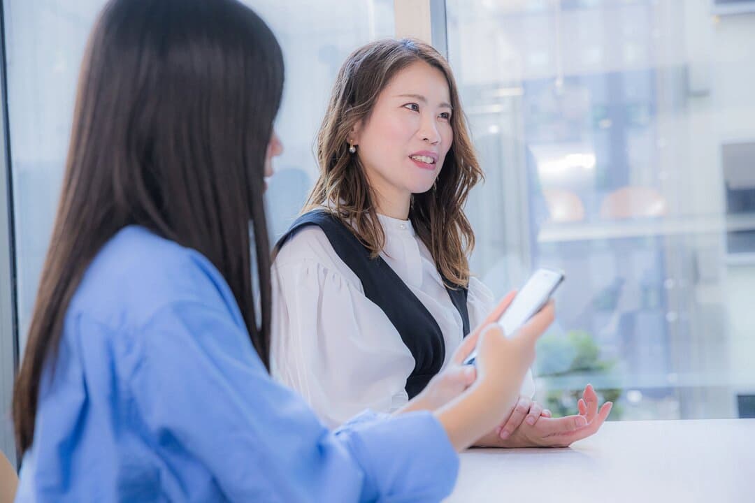 話をするえり先生