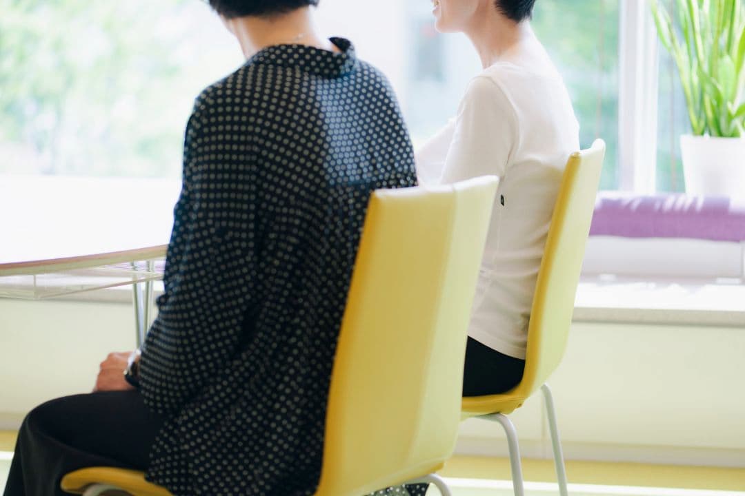参加者が話す様子