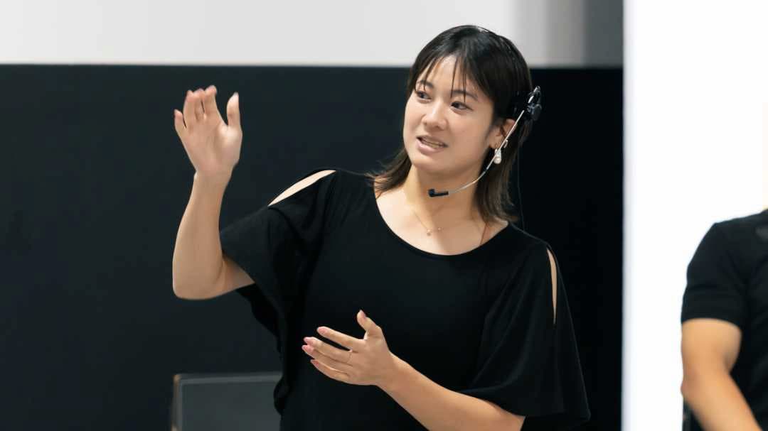 説明するYukinaさん