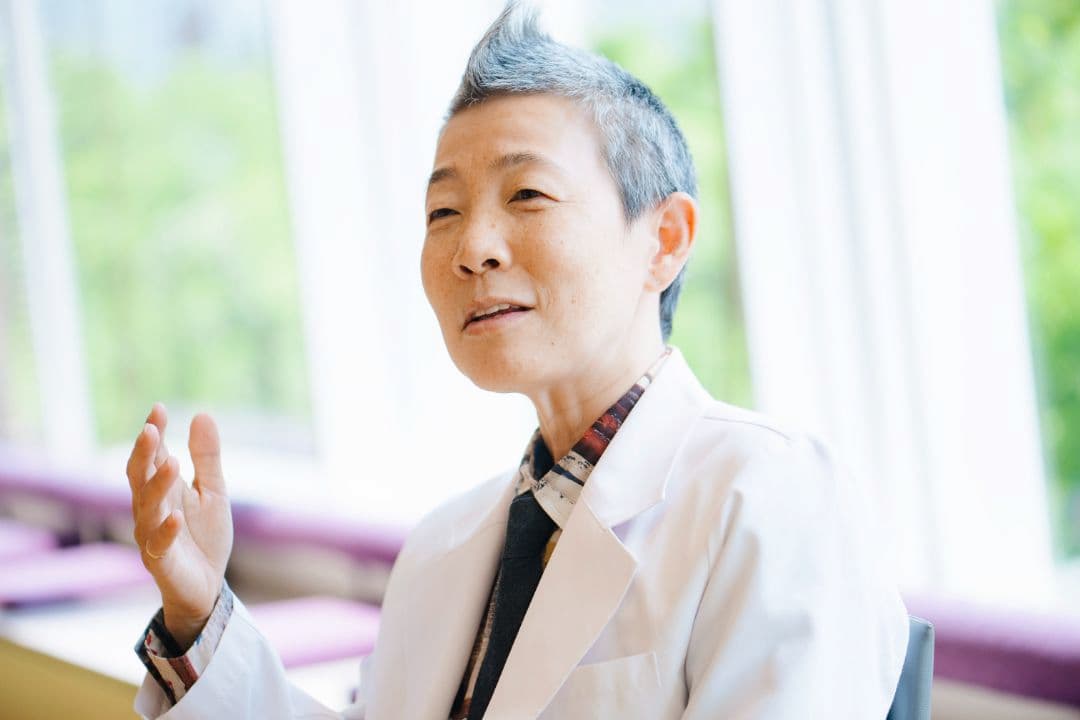 お話をする高尾先生の様子
