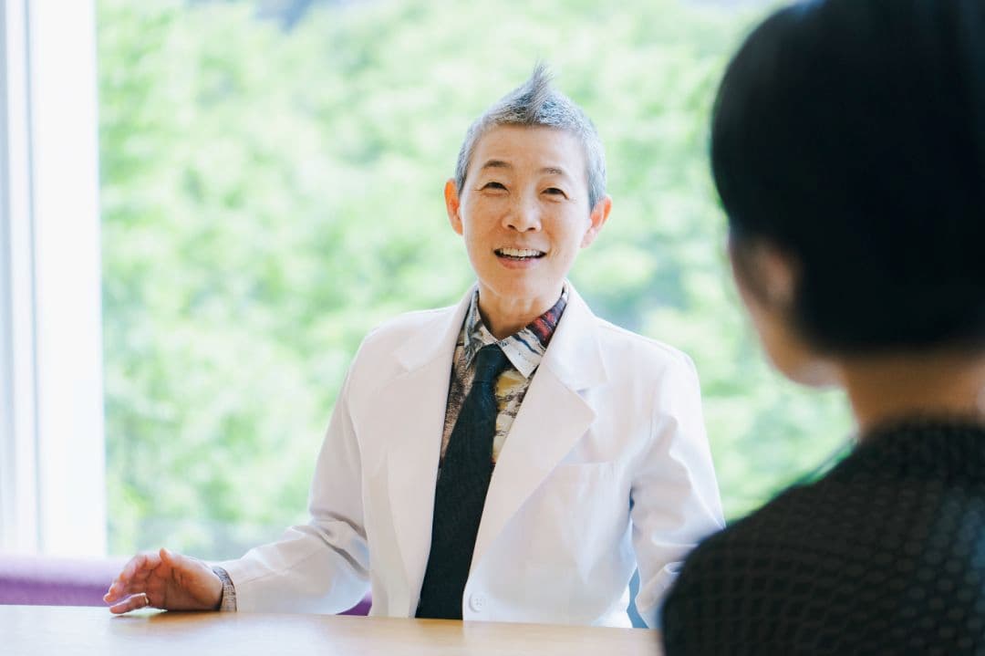 お話をする高尾先生の様子