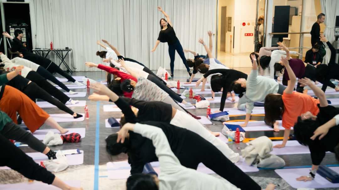 実践する参加者たち