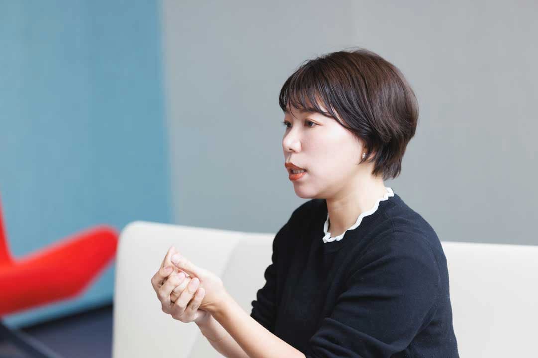 対談中の細川さんの写真