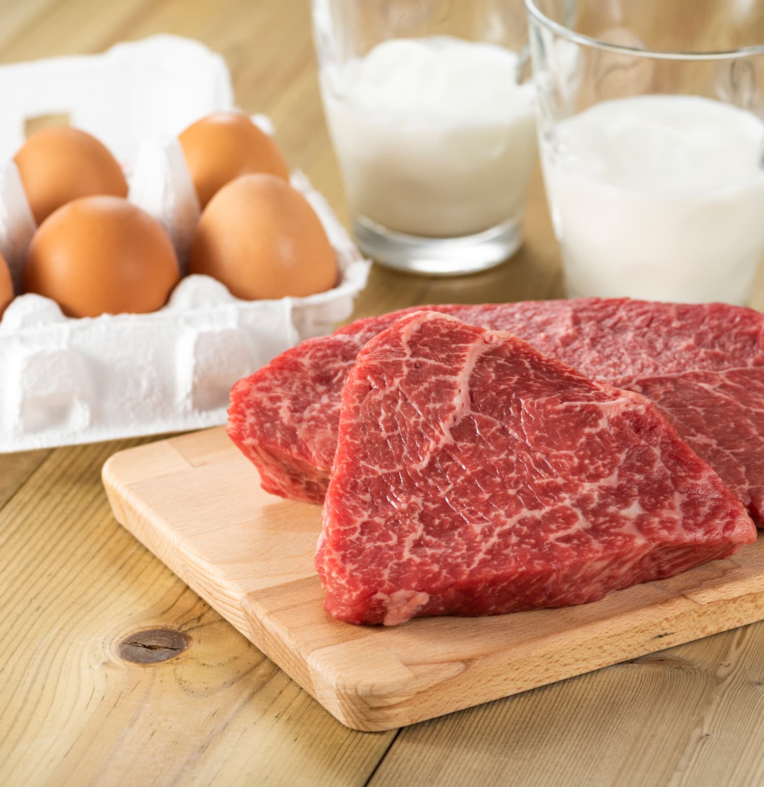 80kgの人の必要なタンパク質量 ステーキ700g以上 卵20個以上 牛乳5L以上